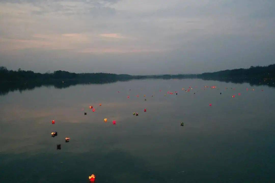 
多图＋视频→当“网红大V”遇见水东古镇……_MK电竞(图13)